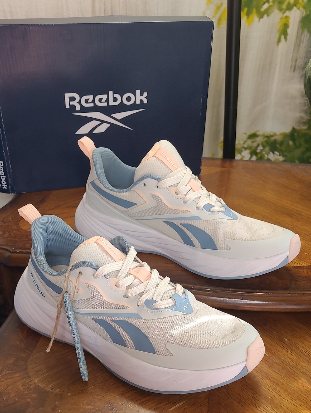 New in box! Reebok Verse Womens 8 Blue Gray Peach Suede Athletic Running Shoes